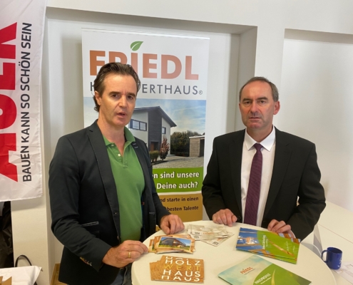 Friedl Holzbau und MdL Aiwanger auf der Jobmesse