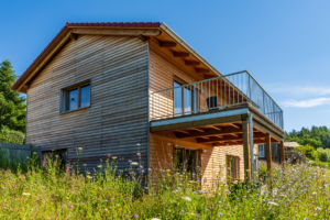 Nachhaltiges ökologisches Holzhaus mit wohngesund Klima